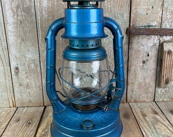 RED Vintage Dietz Comet Battery Lantern 