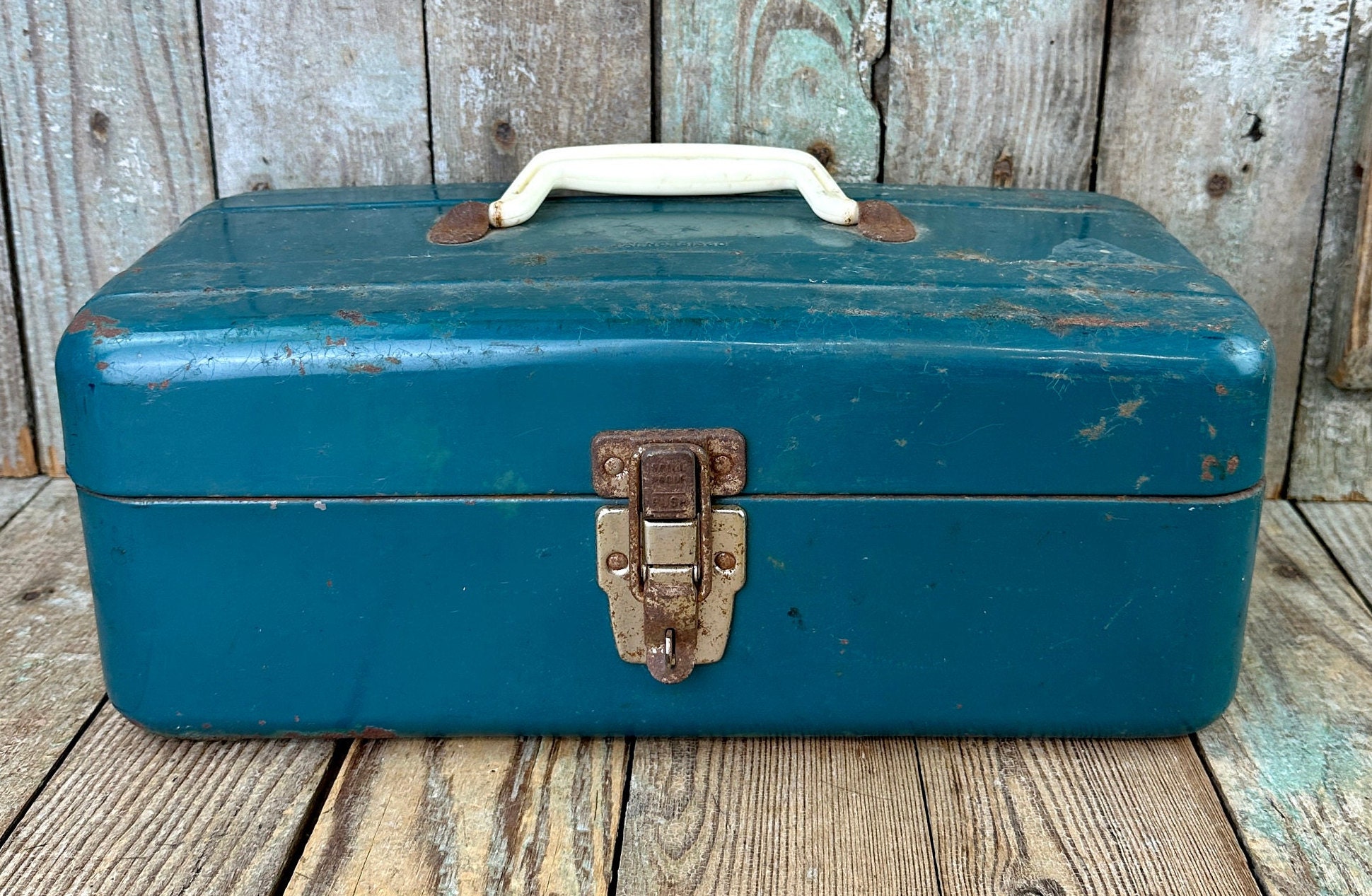 Rusty Old Tackle Box Vintage Metal Fishing Carrying Case Repurposed Decor -   Norway