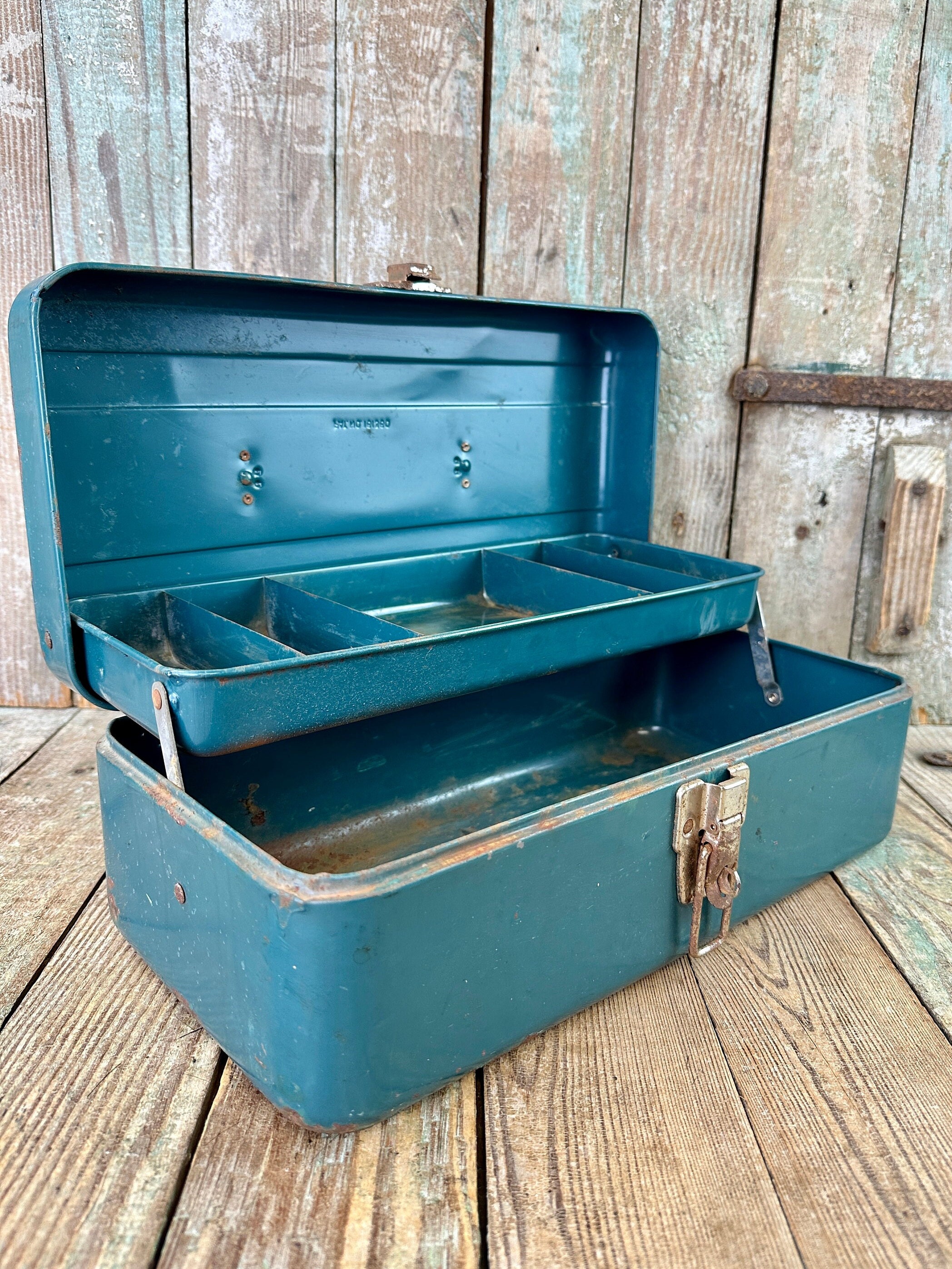 Rusty Old Tackle Box Vintage Metal Fishing Carrying Case Repurposed Decor -   Canada