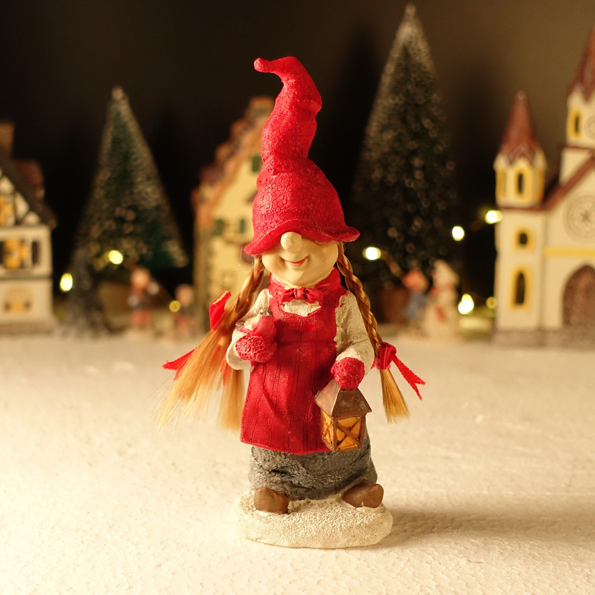Statue de Noël garçon et fille sur traineau avec LED - Bonnets tricotés  taupe 