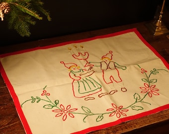 Vintage Norwegian Christmas Tapestry: God Jul Embroidered