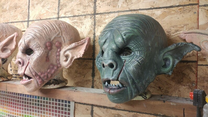 Masque en latex d/'orque t\u00eate compl\u00e8te Full-head latex orc mask