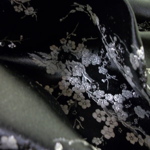 Brocado de seda de flor de cerezo negro y plateado - Fabricación de corsés