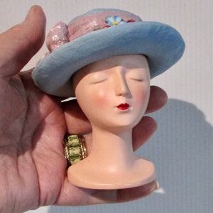Vtg beautiful BERKELEY DESIGNS lady figurine with a hat/Pretty Berkeley Designs figurine with hat