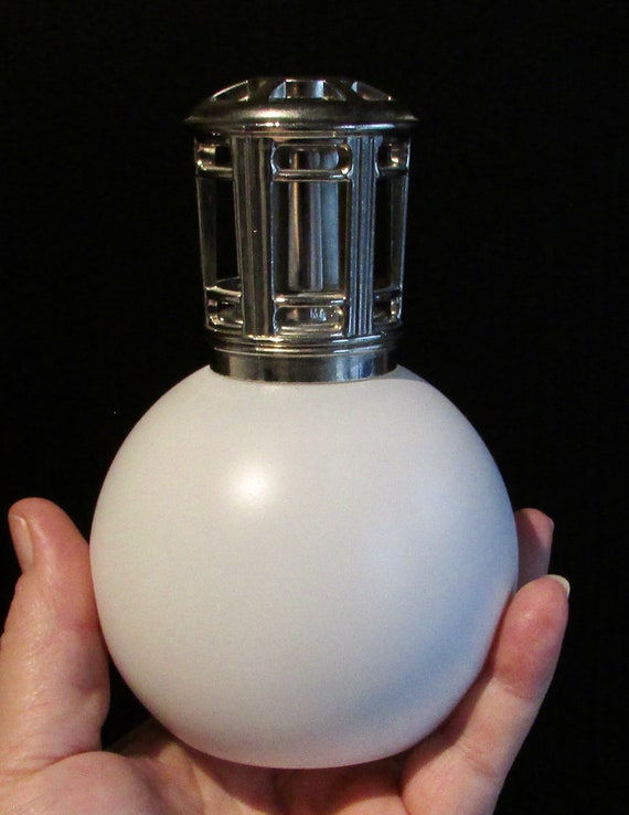 Vtg superbe white glass  Berger diffuser lamp wit… - image 4