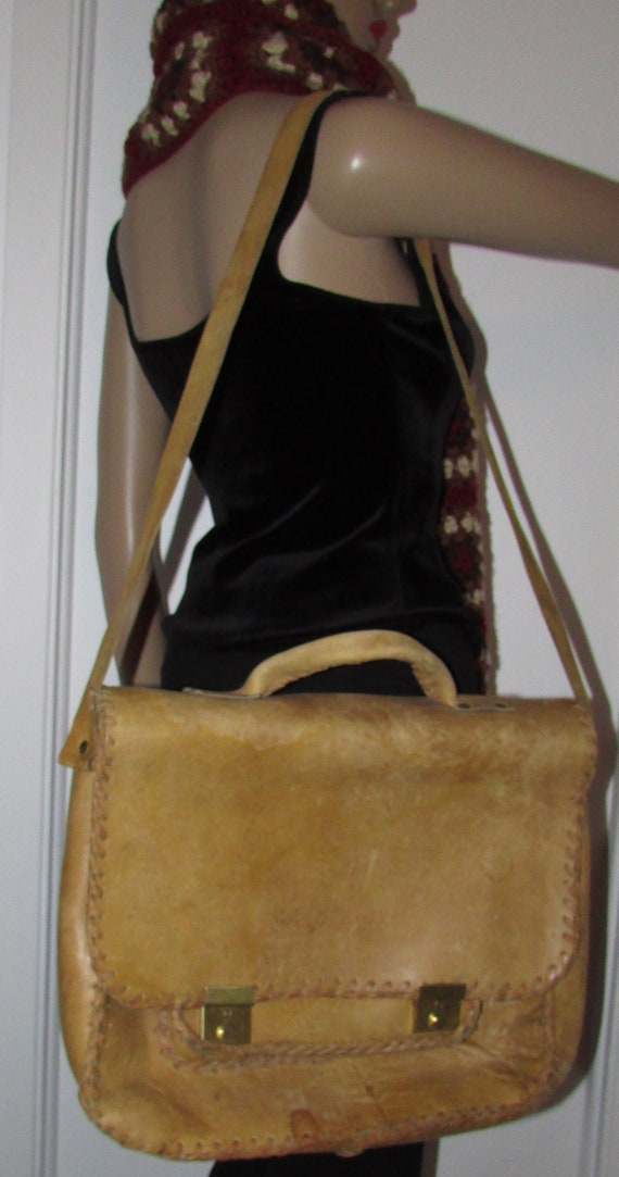 Vintage  beautiful  shoulder bag, messenger  in r… - image 3