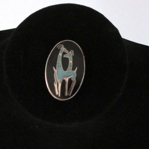 Superbe rare  broche en émail signé PIERRE ALEXANDRE/Superbe  rare enamel PIERRE Alexandre brooch grandeur 1"1/2 X 3/4"  ref:40