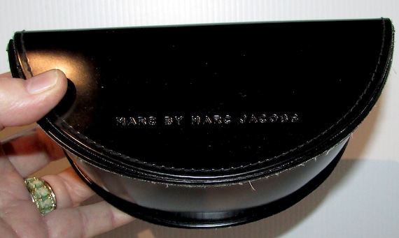 Marc jacobs hotsell sunglasses case