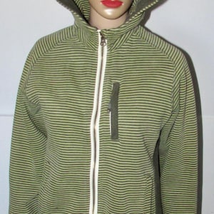 Vintage beautiful preowned green stripes hoodie Lululemon/Pretty Lululemon jacket with green striped hood (used) size tag small
