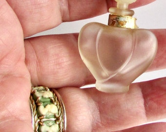 Vtg superb collectable heart shape satin glass mini perfume bottle/pretty mini heart-shaped satin glass perfume bottle