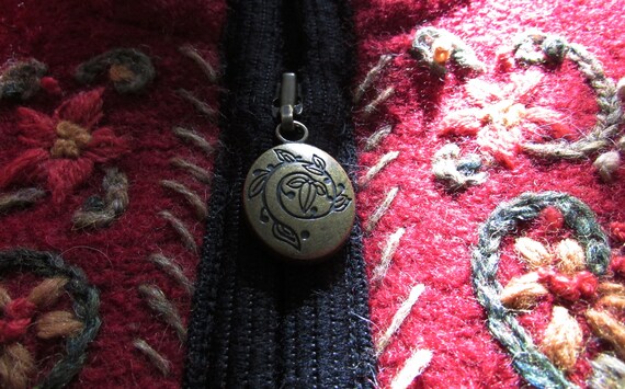 Superb ICELANDIC wool red cardigan with floral pa… - image 9