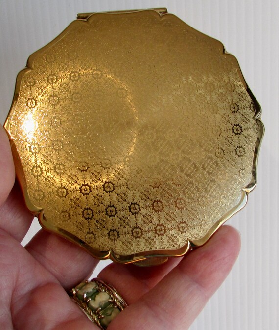 Vtg  beautiful gold plated round STRATTON England 