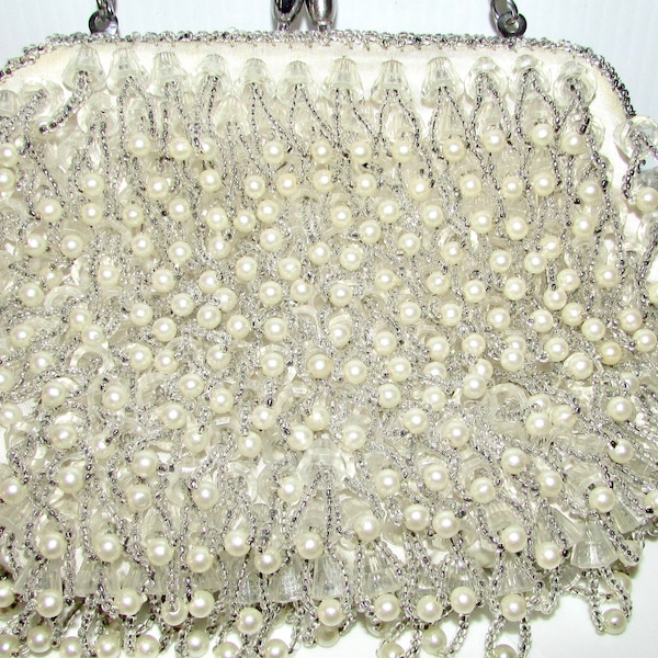 Beautiful antique  evening faux white pearls and bids handbag purseTrès joli petit sac de soirée  antique en fausses perles blanches et bids