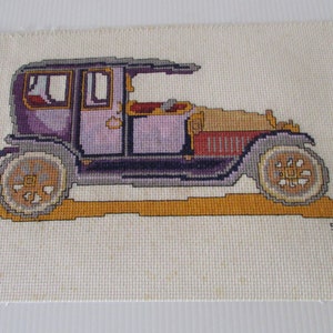 vintage needlepoint &quot;antique car&quot; unframed/ Superbe tapisserie (petit point) &quot;auto antique&quot;     7&quot;1/2&quot; x 10&quot; non encadré