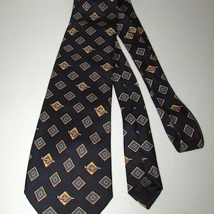 Vintage beautiful  unisexe IATA airlines  100% silk neck tie  italy/ belle cravate  unisexe de soie IATA airlines  italie