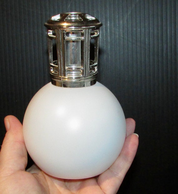 Vtg superbe white glass  Berger diffuser lamp wit… - image 1