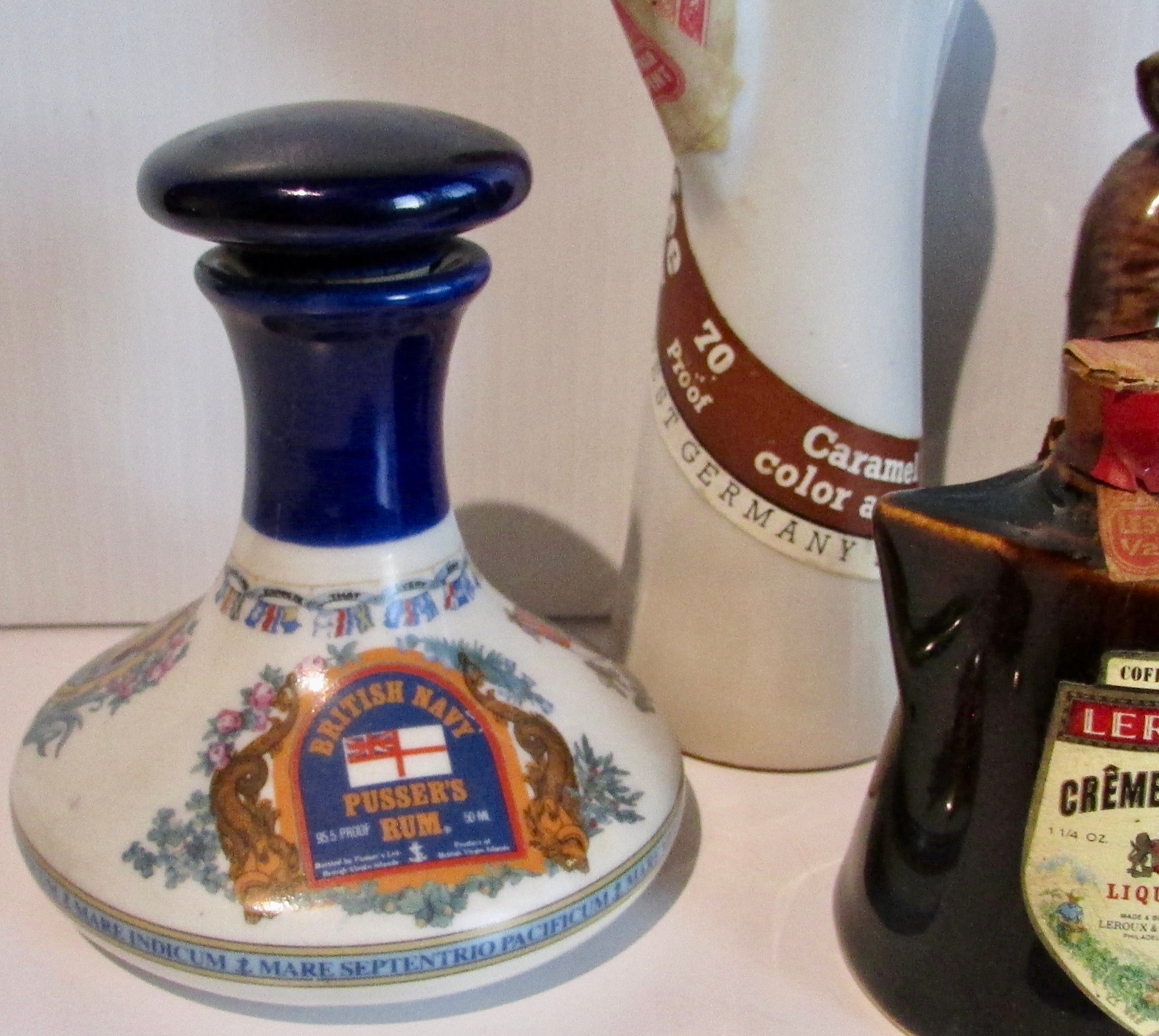 Vtg Group of 5 Miniature Empty Mini Liquor Bottle/joli Groupe De 5 Petites Bouteilles D