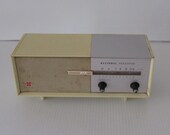 Beautiful beige National PANASOCIC 6transistor radio MODEL R-8 7 quot X 2 quot X 3 quot