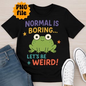 Citação engraçada de sapo PNG – Normal é chato, vamos ser estranhos – Arte de parede de sapo fofo – Download de PNG peculiar – Uso comercial permitido