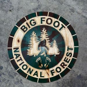 Letrero de madera tallada del Bosque Nacional Big Foot / Sasquatch, arte giratorio