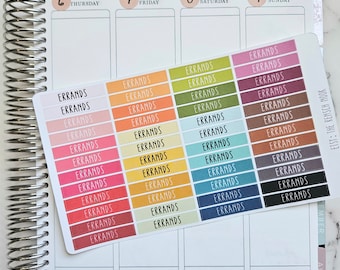 Könnte beinhalten: Ein Blatt mit bunten Aufklebern, auf denen jeweils das Wort "ERRANDS" steht. Die Aufkleber sind in Spalten angeordnet, wobei jede Spalte eine andere Farbe hat. Die Aufkleber befinden sich auf einem weißen Hintergrund.