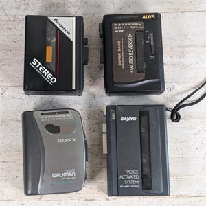 Lot Cassette Players Aiwa Hs-T27a Panasonic Rq-Ja52 Sanyo M1115 Sony WM-FX321
