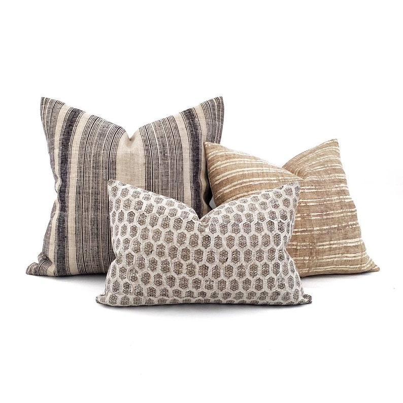 Almohada de diseño, tamaño lumbar, almohada de lino con estampado de bloque batik de flores pequeñas blancas imagen 2