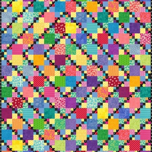 Puede incluir: Una colcha colorida con un diseño de patchwork. La colcha está hecha de cuadrados de diferentes telas, cada uno con un patrón único. Los cuadrados están dispuestos en un patrón diagonal, creando un diseño visualmente interesante. La colcha está bordeada por una tela a cuadros en blanco y negro.