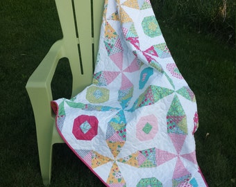 Beeline- kaleidoscope and snowball blocks combine in this quilt pattern