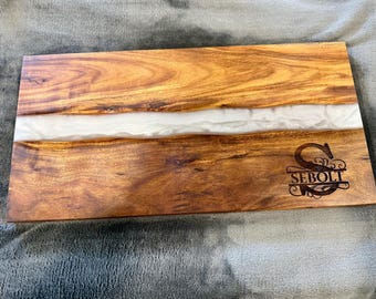 Tabla de embutidos personalizable con resina epoxi
