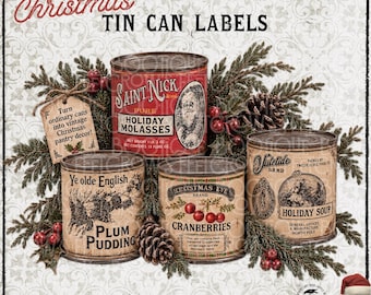 以下が含まれることがあります： Saint Nick Holiday Molasses、Ye Olde English Plum Pudding、Christmas Eve Brand Cranberries、Yuletide Brand Holiday Soupの4種類のヴィンテージ風クリスマス缶ラベル。松の枝、松ぼっくり、赤いベリーで装飾されています。