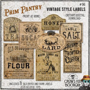Puede incluir: Un conjunto de ocho etiquetas de estilo vintage con un aspecto de papel envejecido. Las etiquetas presentan textos como "Azúcar", "Harina", "Miel" y "Café", junto con ilustraciones. También son visibles las palabras "Prim Pantry" y "Vintage Style Labels".