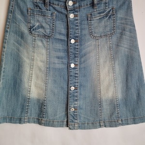 Saia feminina vintage/saia jeans azul/saia evasê/bolsos/botões de metal/tamanho M