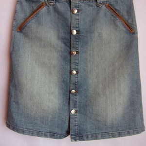 Vintage Women&#39;s Skirt/Blue Denim Skirt/Metal Buttons with Glass Beads/Pockets/Straight Skirt/Knee Lenght/Elastic Skirt/Size M