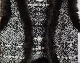 Vintage Womens Vest/Woolen Vest/Knitted Vest With Faux Fur/Black White Vest/Size L