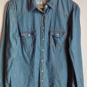 Vintage Womens Shirt/Blue Denim Shirt/Pearl Pushbuttons/Long Sleeve/Size L