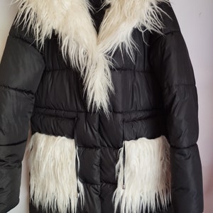 Vintage Womens Jacket/Faux Fur Jacket/Black White Hooded Jacket/Pockets/Zipper/Lining/Size L