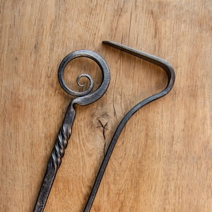 Atizador de chimenea de hierro forjado a mano con soporte de pared opcional, herramienta rústica para chimenea.