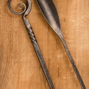 Metal long shoe horn - hand forged, 27.5" (70cm), with optional wall mount hanger