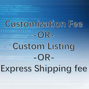 Könnte beinhalten: Blauer Hintergrund mit weißem Text, der "Individualisierungsgebühr -ODER- Benutzerdefinierte Auflistung -ODER- Expressversandgebühr" lautet.