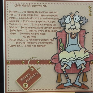Carte d'anniversaire drôle avec humour hommes, père plus âgé, mari, frère, beau-frère, grand-père, oncle, ami, partenaire - Kit de survie Gus sur la colline