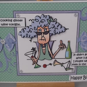 Grappige verjaardagskaart humor vrouwen vrouwelijke dames haar oudere moeder vrouw zus schoonzus oma tante vriend - Stella is cooking with wine