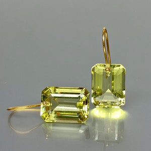 Jewels By Lux Sterling Silver Rhodium Checker-Cut Lemon Quartz Ring Jewels By Lux Sterling Silver Rhodium Checker-Cut Lemon Quartz Ring