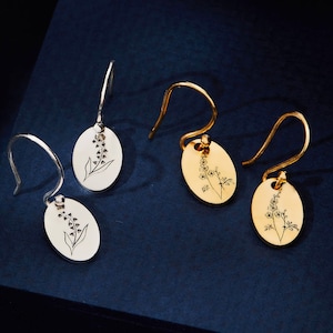 Birth Flower Earrings April - Floral Signet Earrings • Dainty Flower Jewelry - Summer Jewelry - Perfect Birthday Gift - Christmas Gift