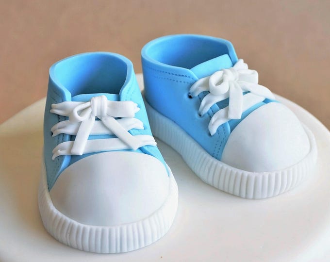 fondant baby shoes