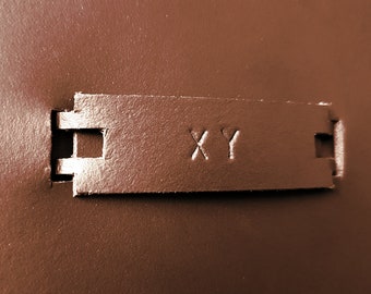 the CHARACTER - geprägtes Wort, Label, Beschriftung, Buchstabe, Titel, Name, Botschaft, Initial, Monogramm, Logo, Embossing Gravur