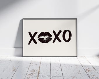 Xoxo print with lips mark. Fashion Lipstick kiss poster. Trendy bedroom wall art printable. Parisian Chic room decor