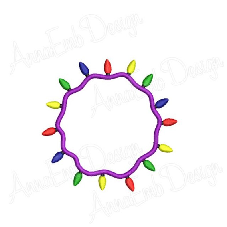 Puede incluir: Una cadena de luces de Navidad de color morado con bombillas de colores rojo, amarillo, verde y azul.