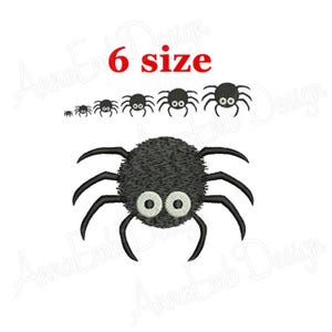 Puede incluir: Un diseño de araña negra con seis tamaños diferentes, ideal para Halloween o manualidades espeluznantes. El texto "6 size" es rojo. La araña más grande tiene un cuerpo difuso y ojos blancos grandes.