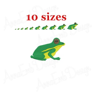 Può includere: Un disegno di ricamo di una rana verde con dettagli gialli. L'immagine mostra una serie di rane in 10 diverse dimensioni, con la rana più grande in basso. Il testo "10 dimensioni" è rosso.
